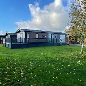  Holiday home Coopers With Hot Tub