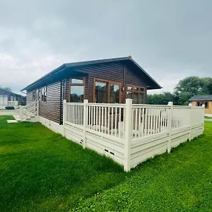  Holiday home Ness With Hot Tub