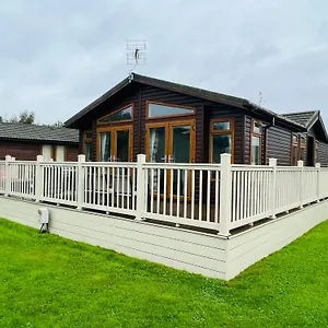  Holiday home Crystal With Hot Tub