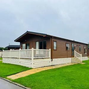  Holiday home Rowan With Hot Tub
